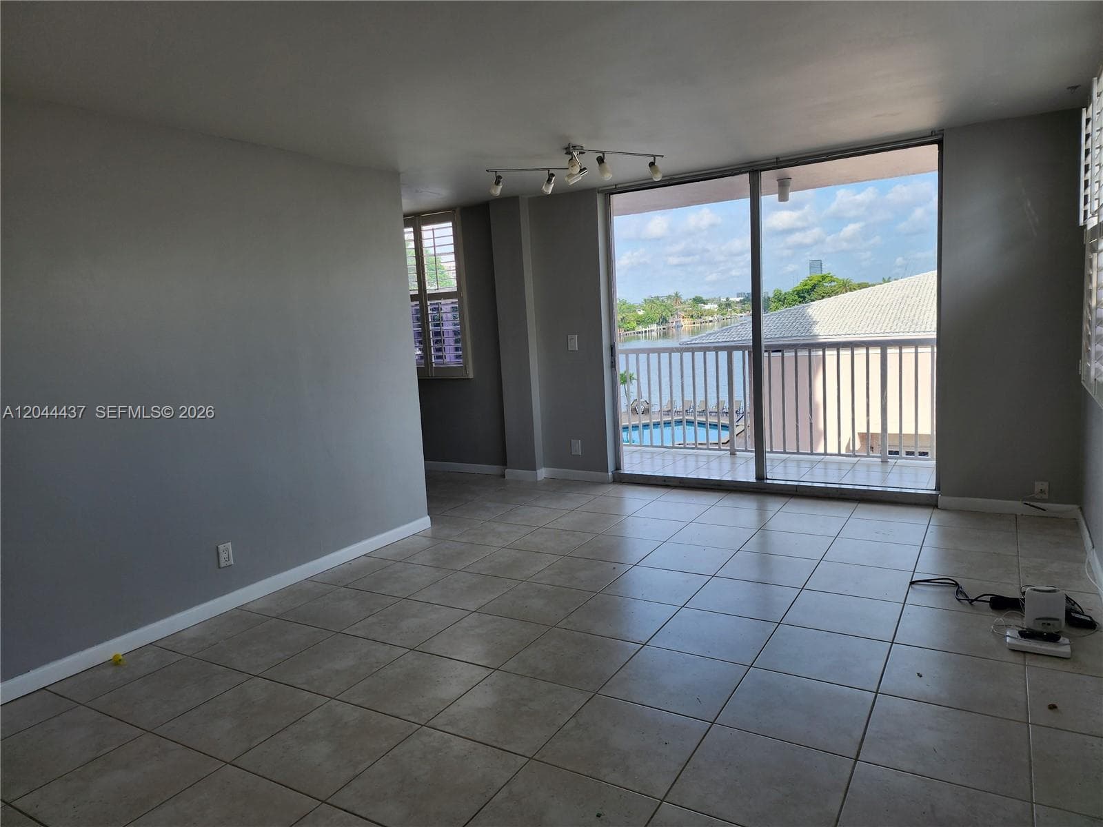 3161 S Ocean Dr 301 photo 12