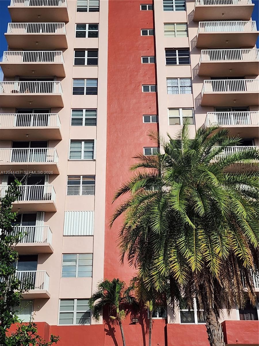 3161 S Ocean Dr 301 photo 3