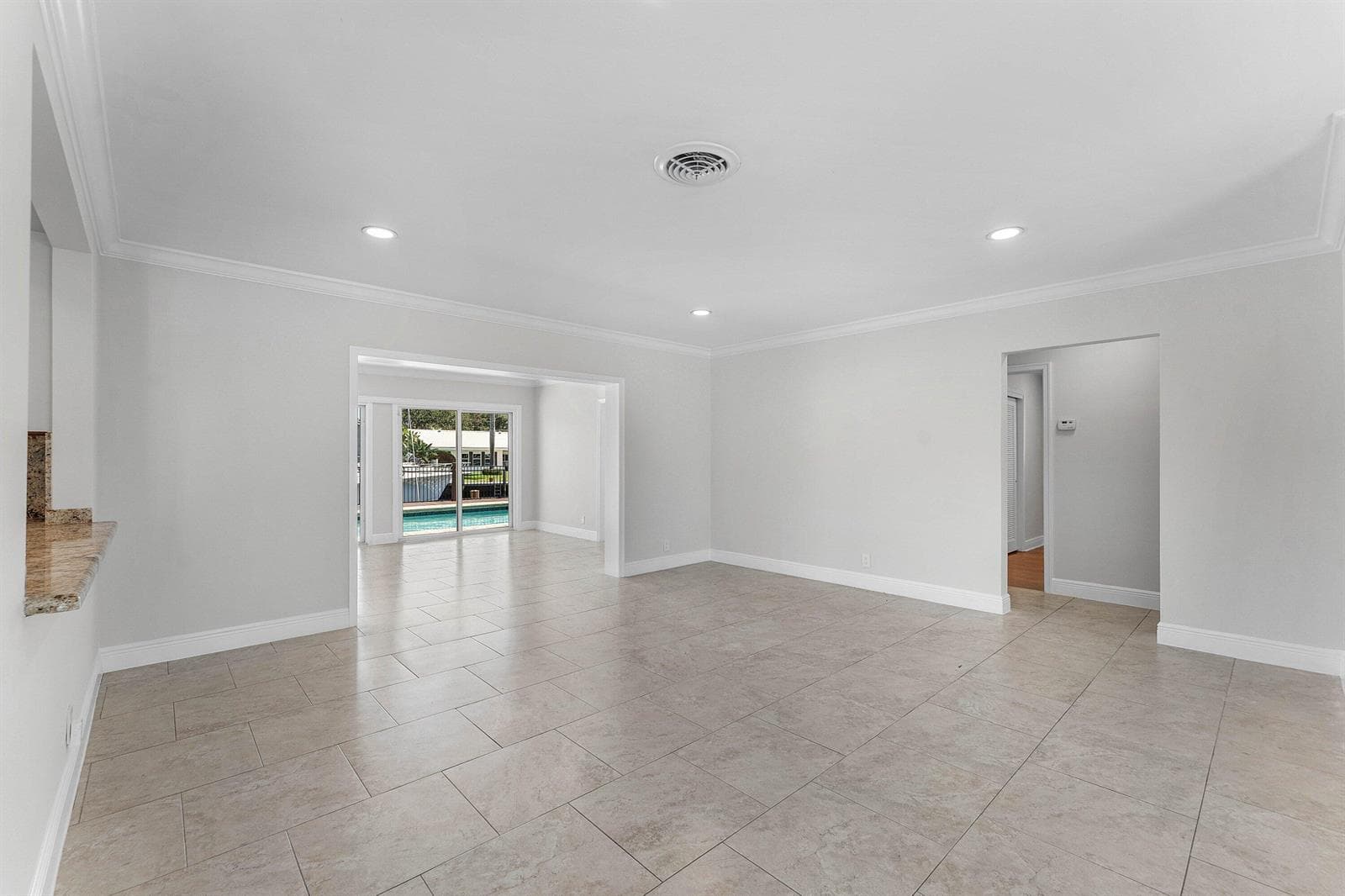 1525 SE 6th Street photo 6