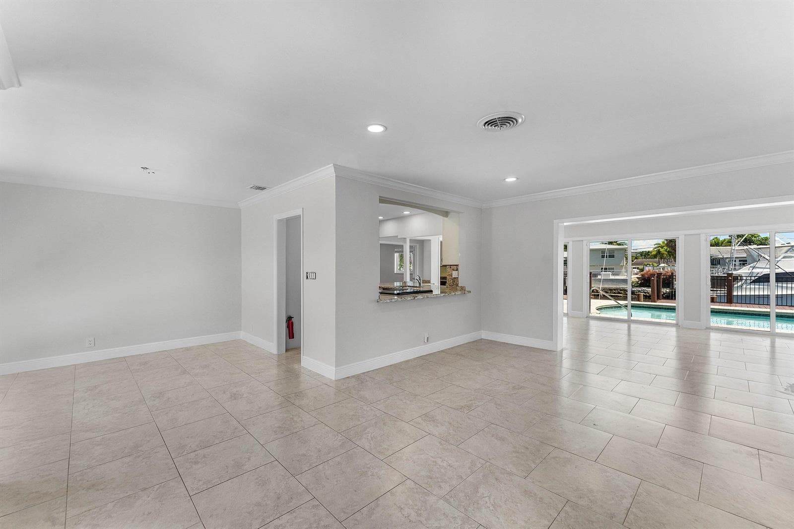 1525 SE 6th Street photo 5