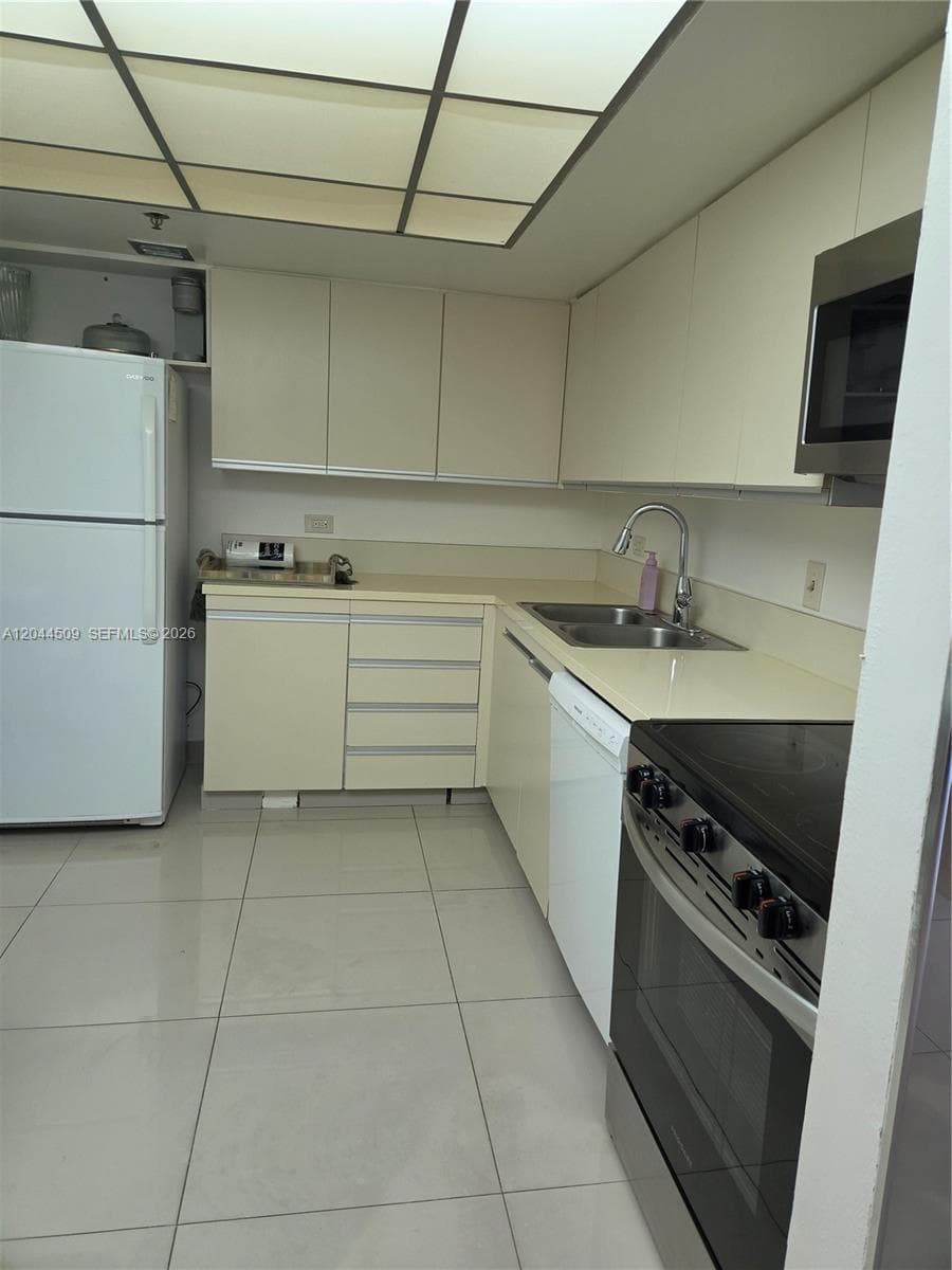 807S photo 2