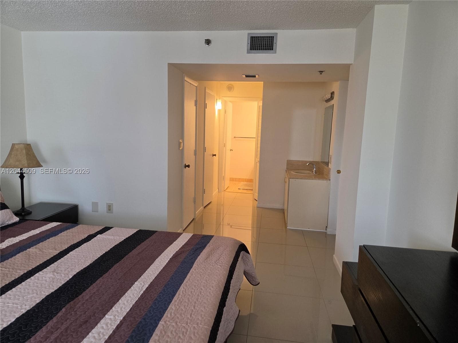 807S photo 6