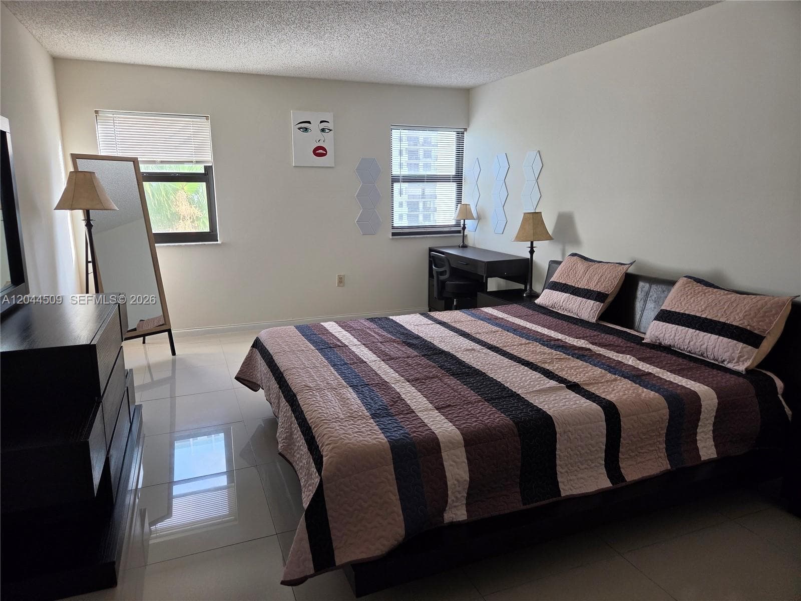 807S photo 5