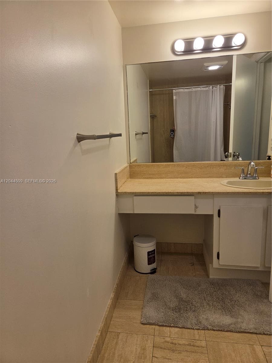 807S photo 10