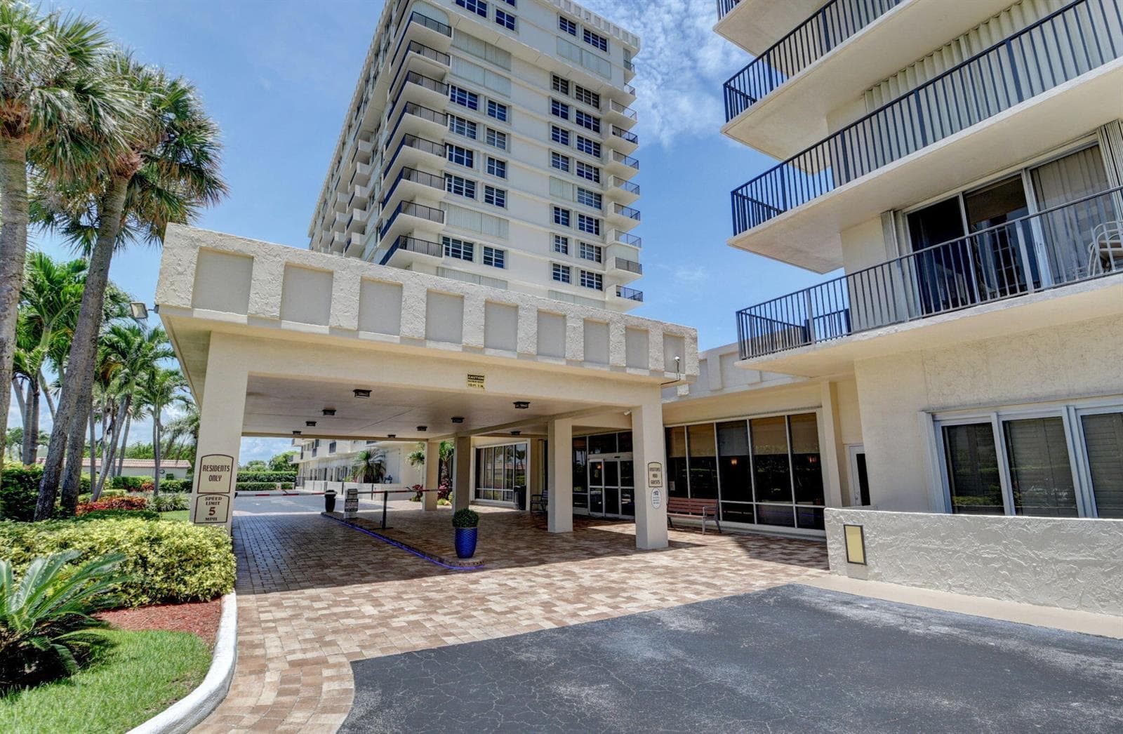 2121 N Ocean Boulevard 1406w photo 2