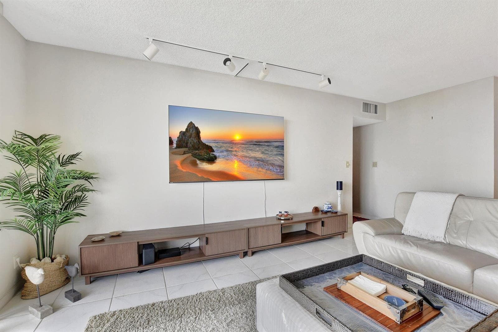 2121 N Ocean Boulevard 1406w photo 17