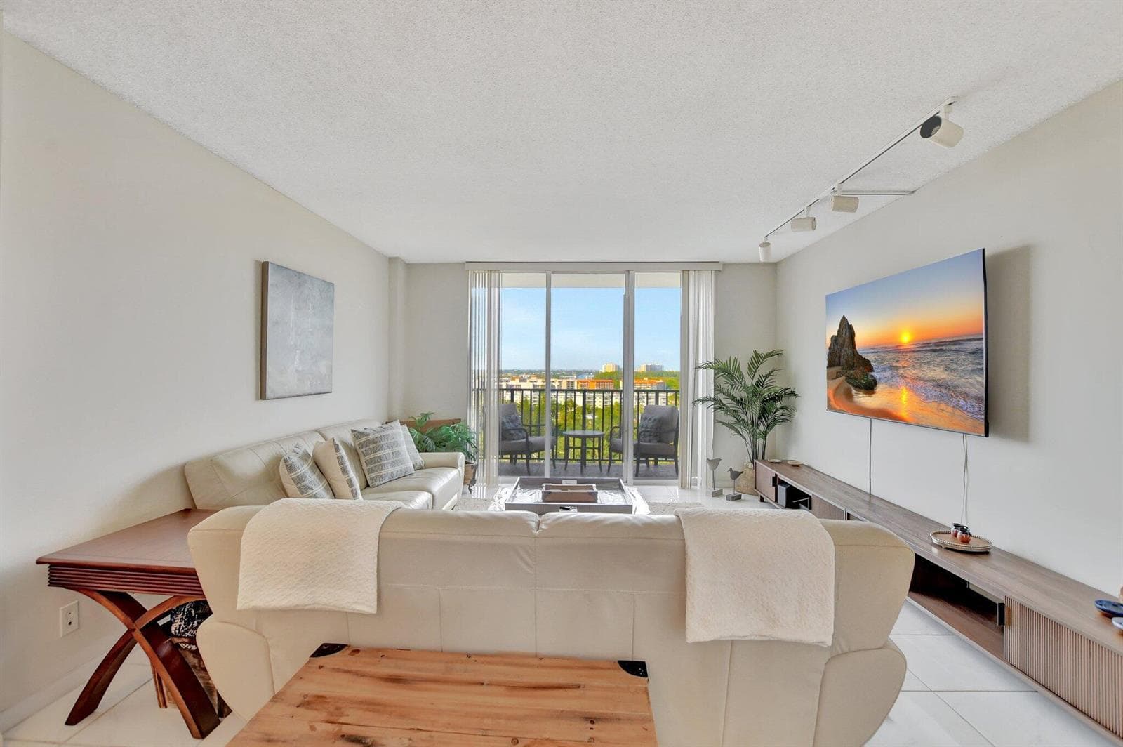 2121 N Ocean Boulevard 1406w photo 11