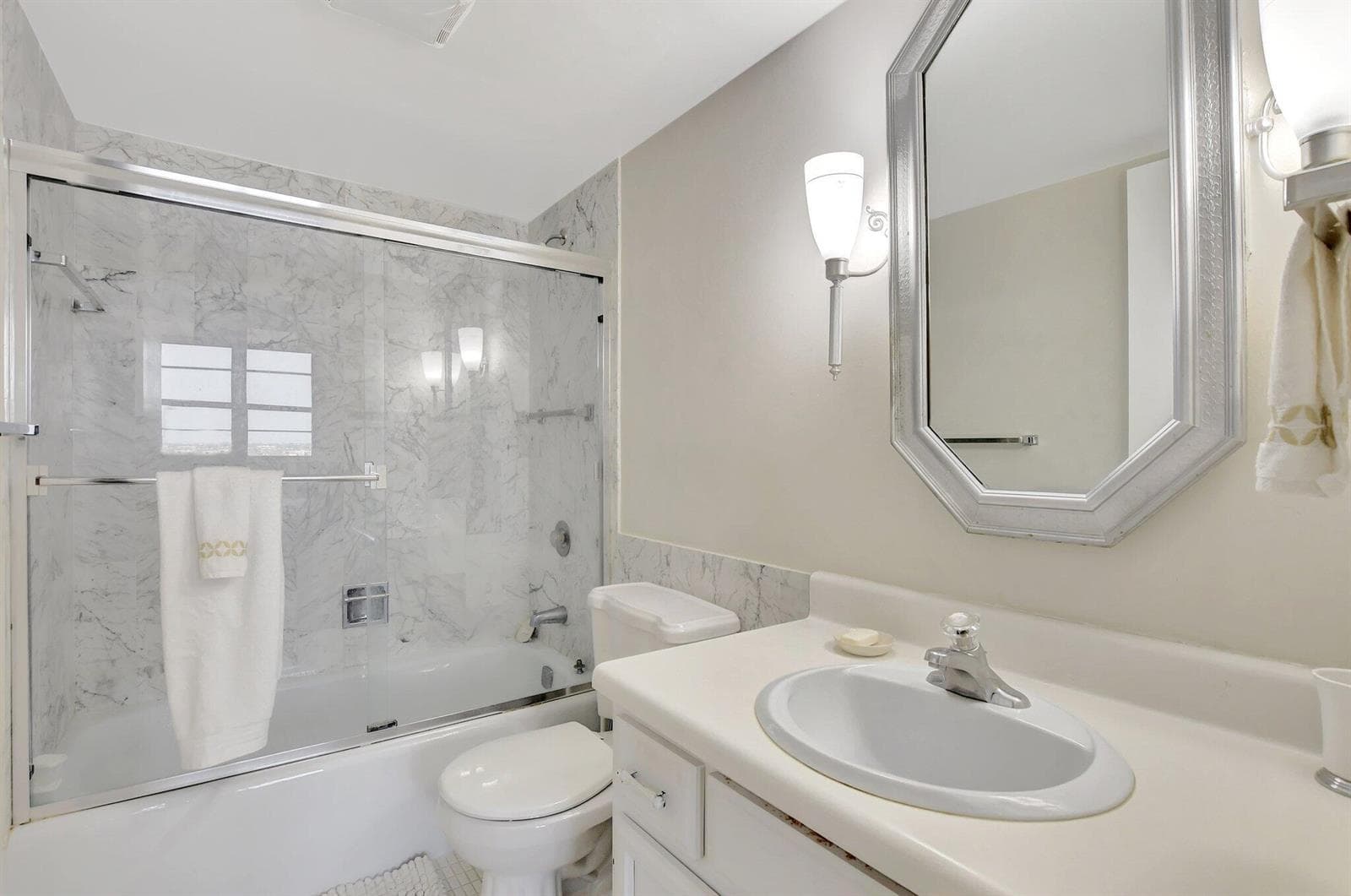 2121 N Ocean Boulevard 1406w photo 21