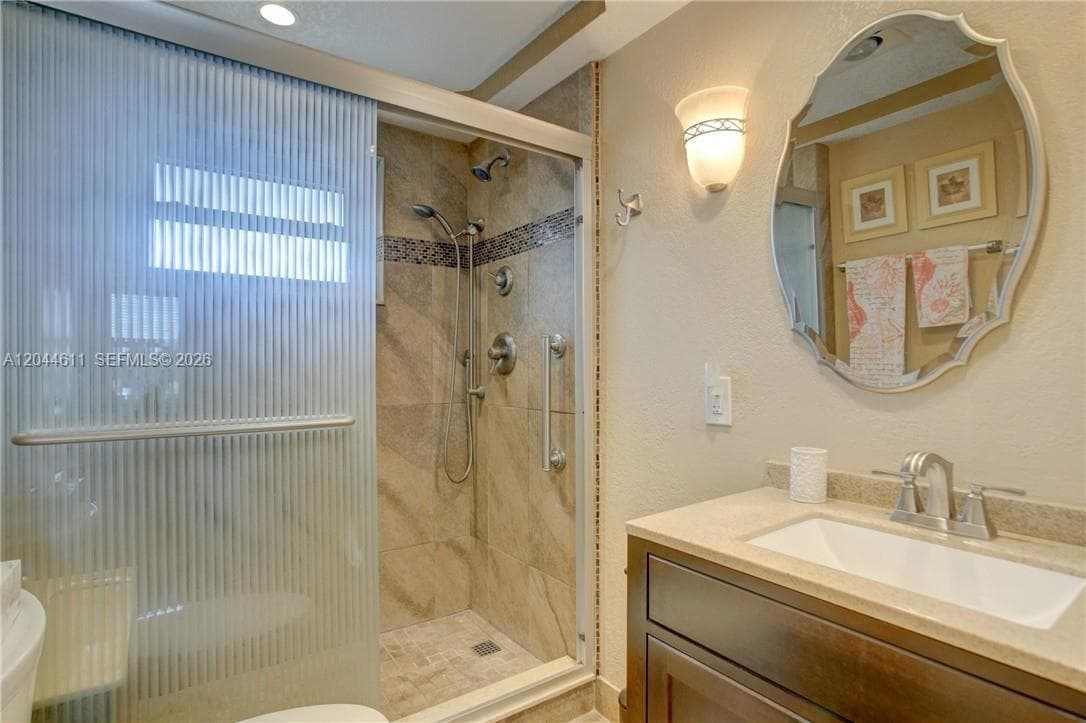 401 N Riverside Dr 504 photo 10