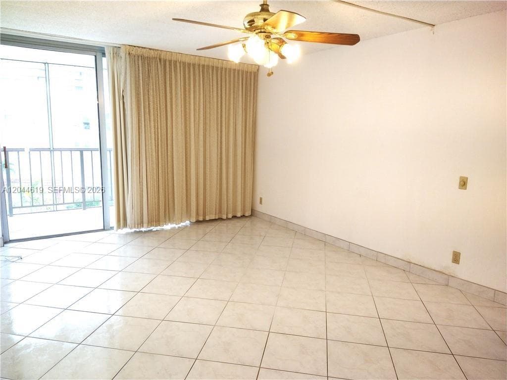 601 Three Islands Blvd 517 photo 20
