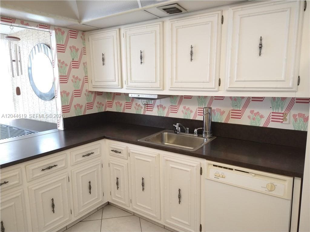 601 Three Islands Blvd 517 photo 9