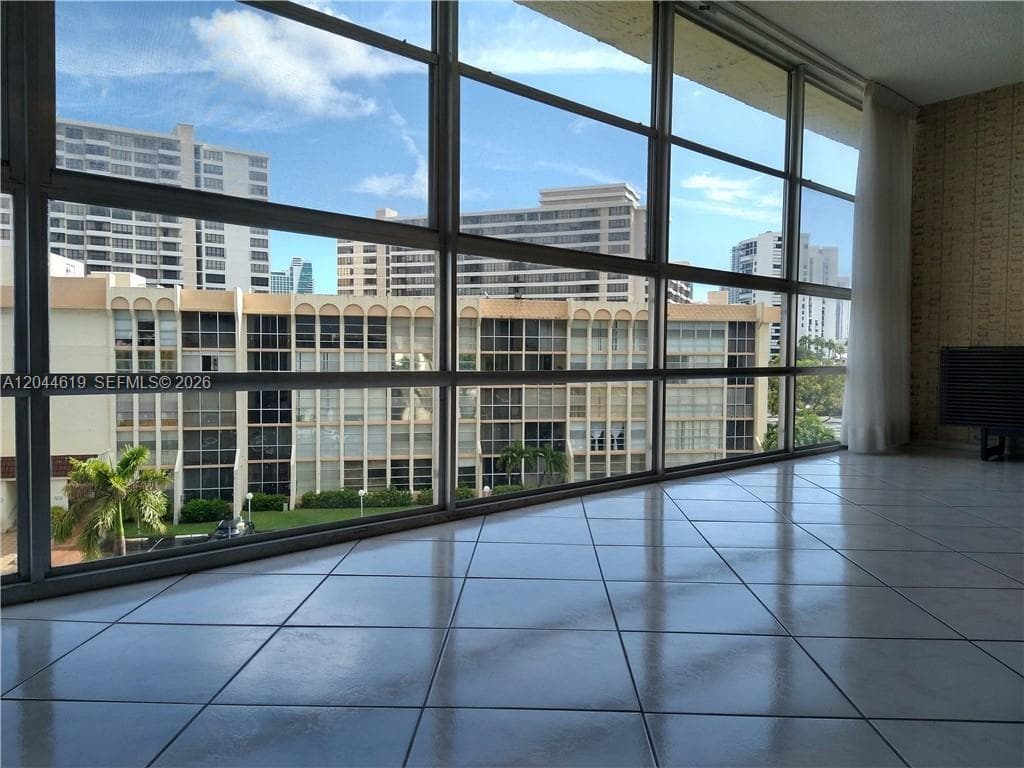 601 Three Islands Blvd 517 photo 18