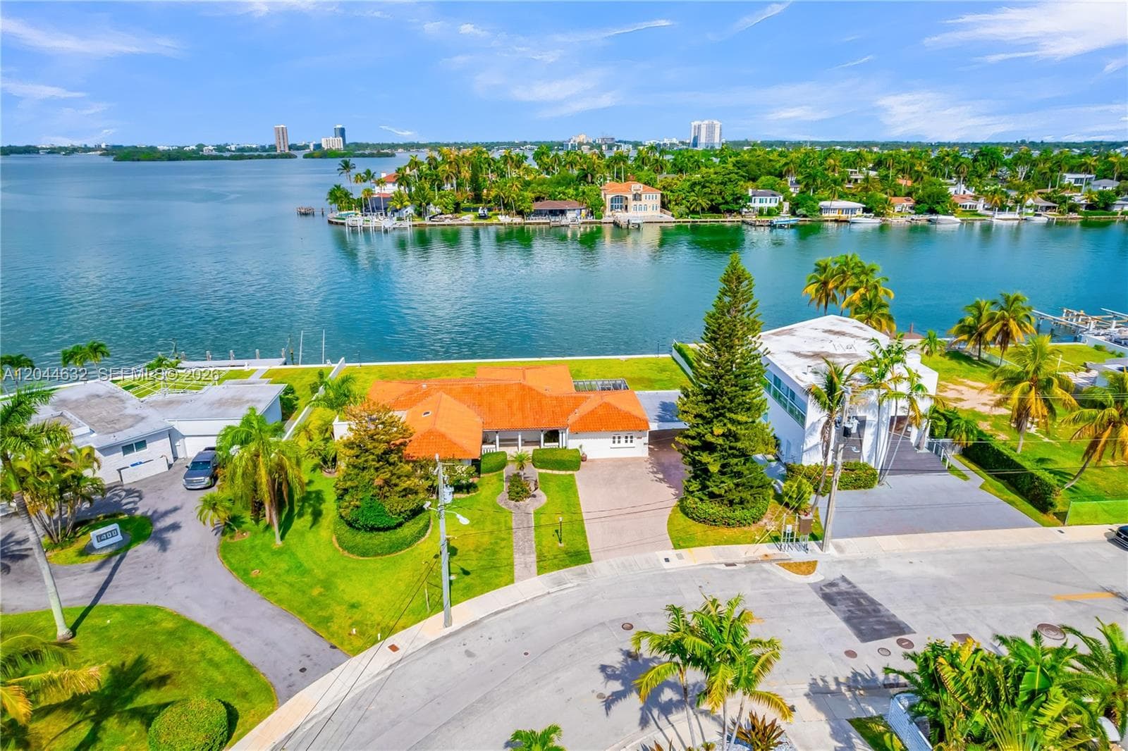 7500 W Treasure Dr photo 2