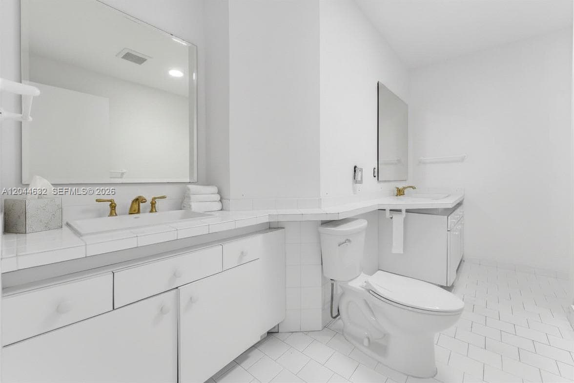 7500 W Treasure Dr photo 17