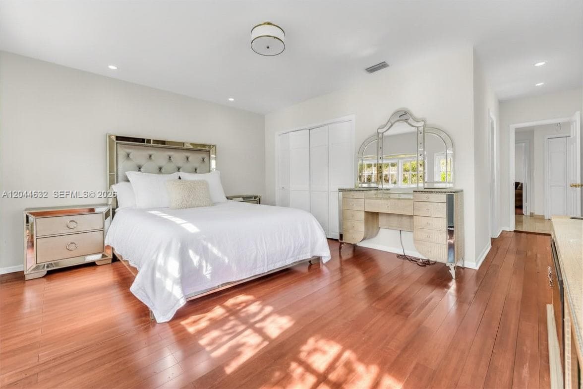 7500 W Treasure Dr photo 16