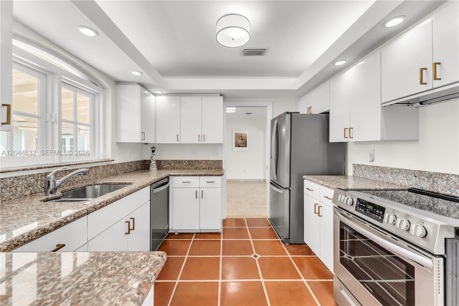 7500 W Treasure Dr photo 12