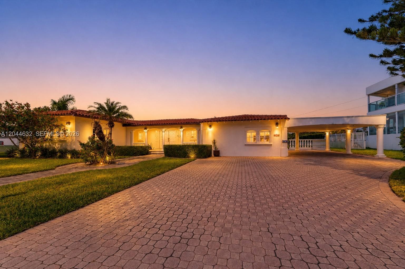 7500 W Treasure Dr photo 3