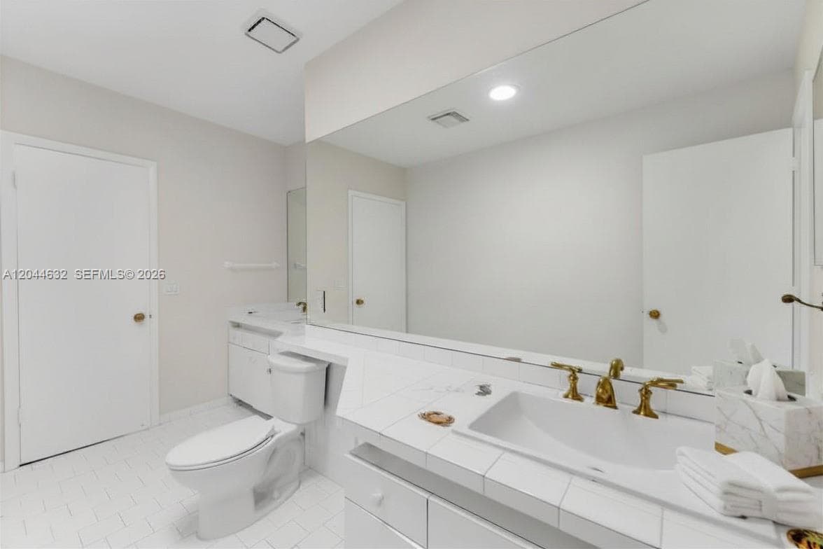 7500 W Treasure Dr photo 18