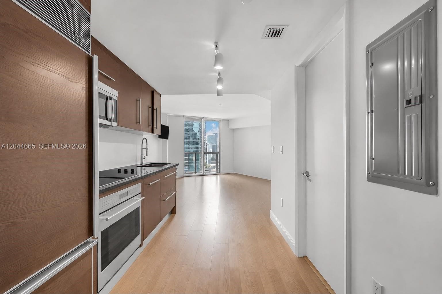 475 Brickell Ave 2508 photo 1