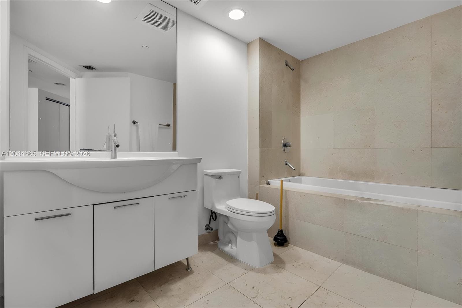 475 Brickell Ave 2508 photo 9
