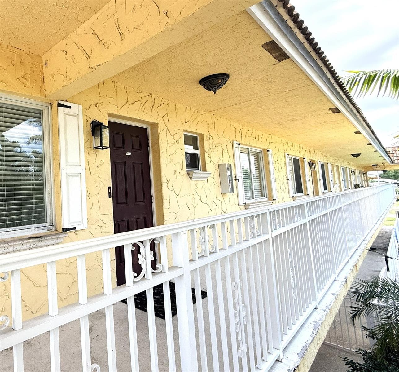 735 Hummingbird Way 201 photo 2