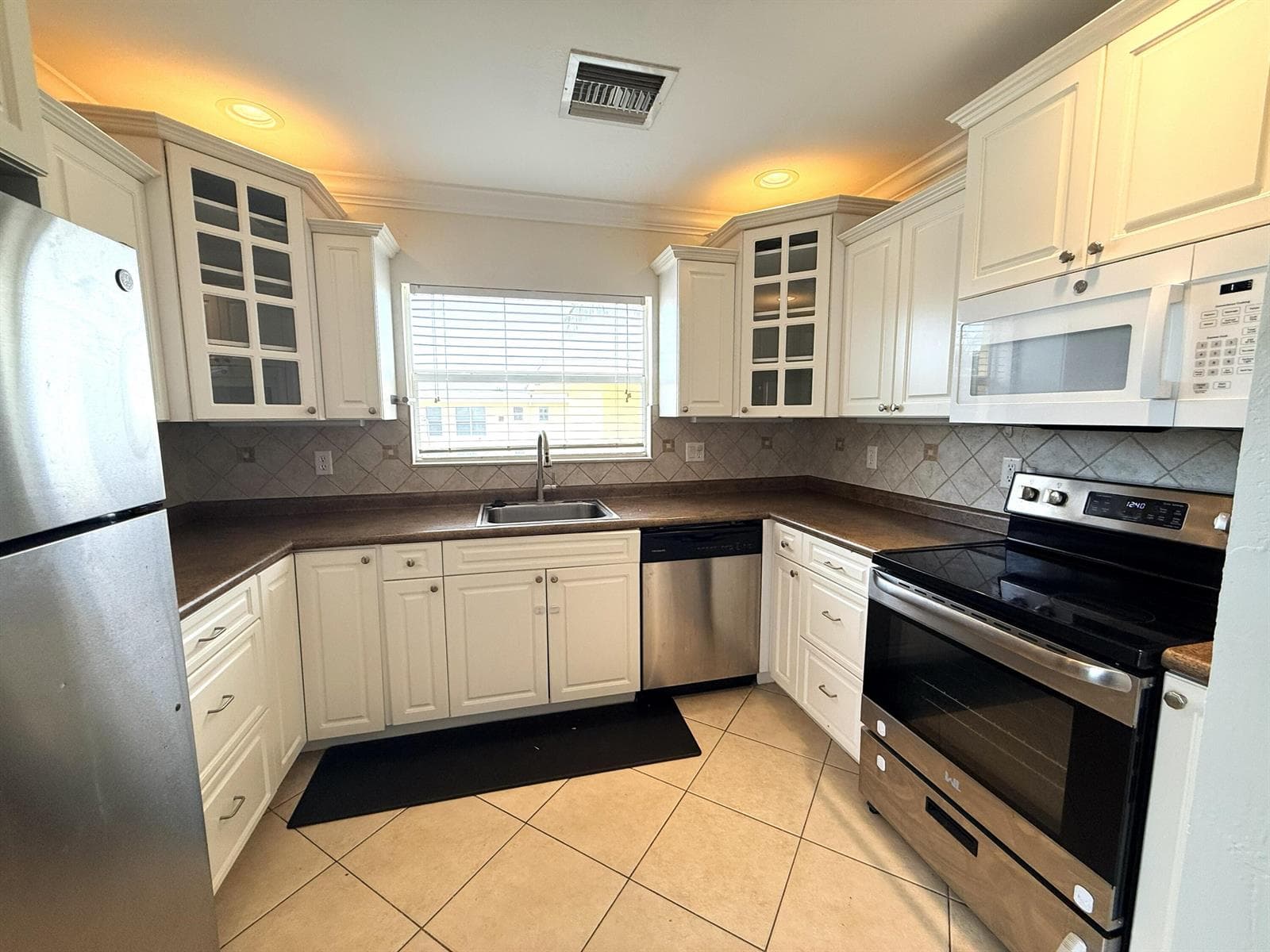 735 Hummingbird Way 201 photo 4