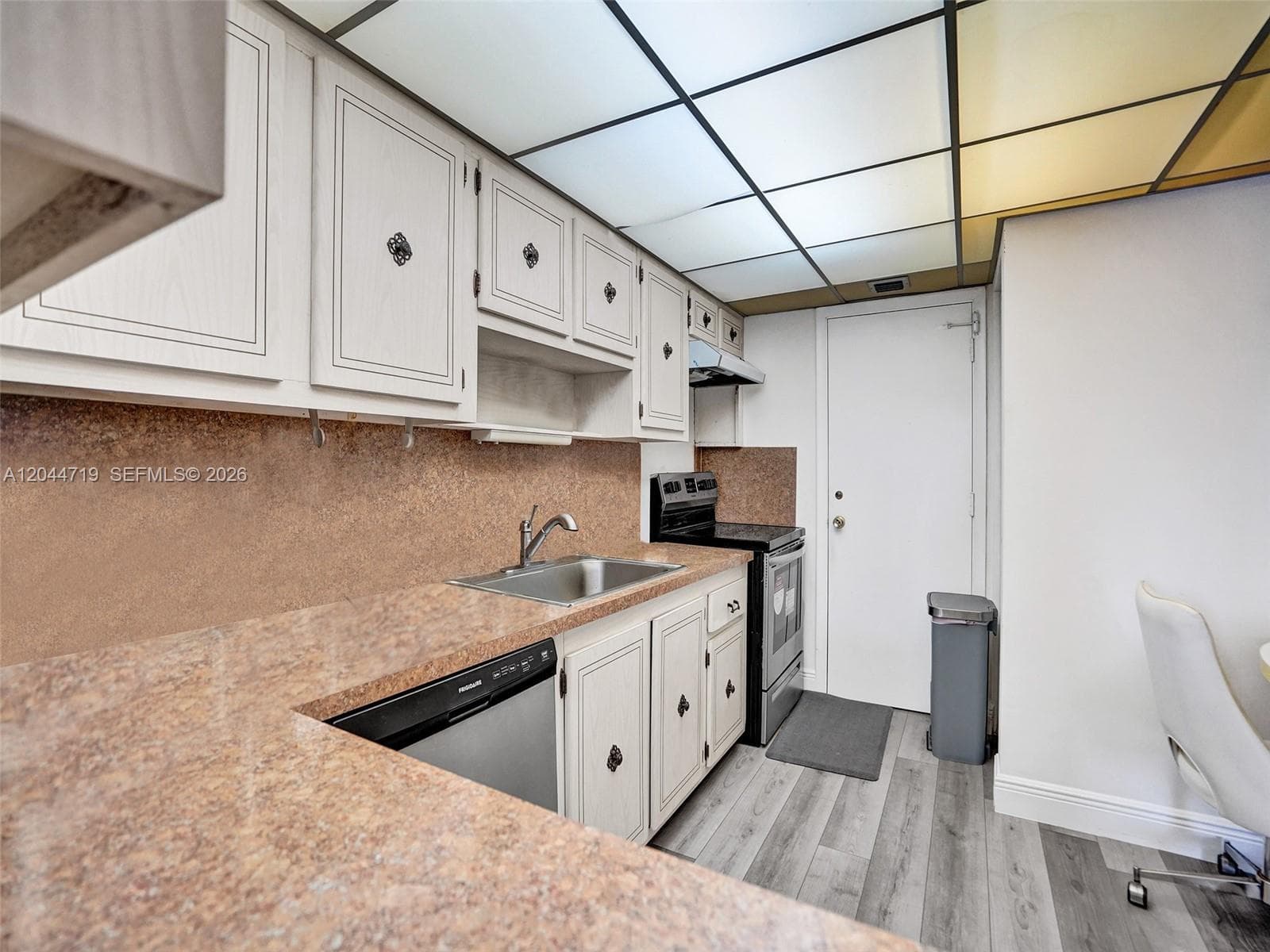 200 Diplomat Pkwy 432 photo 9