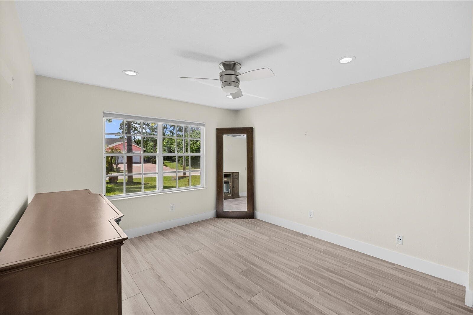 160 NE Twylite Terrace photo 23