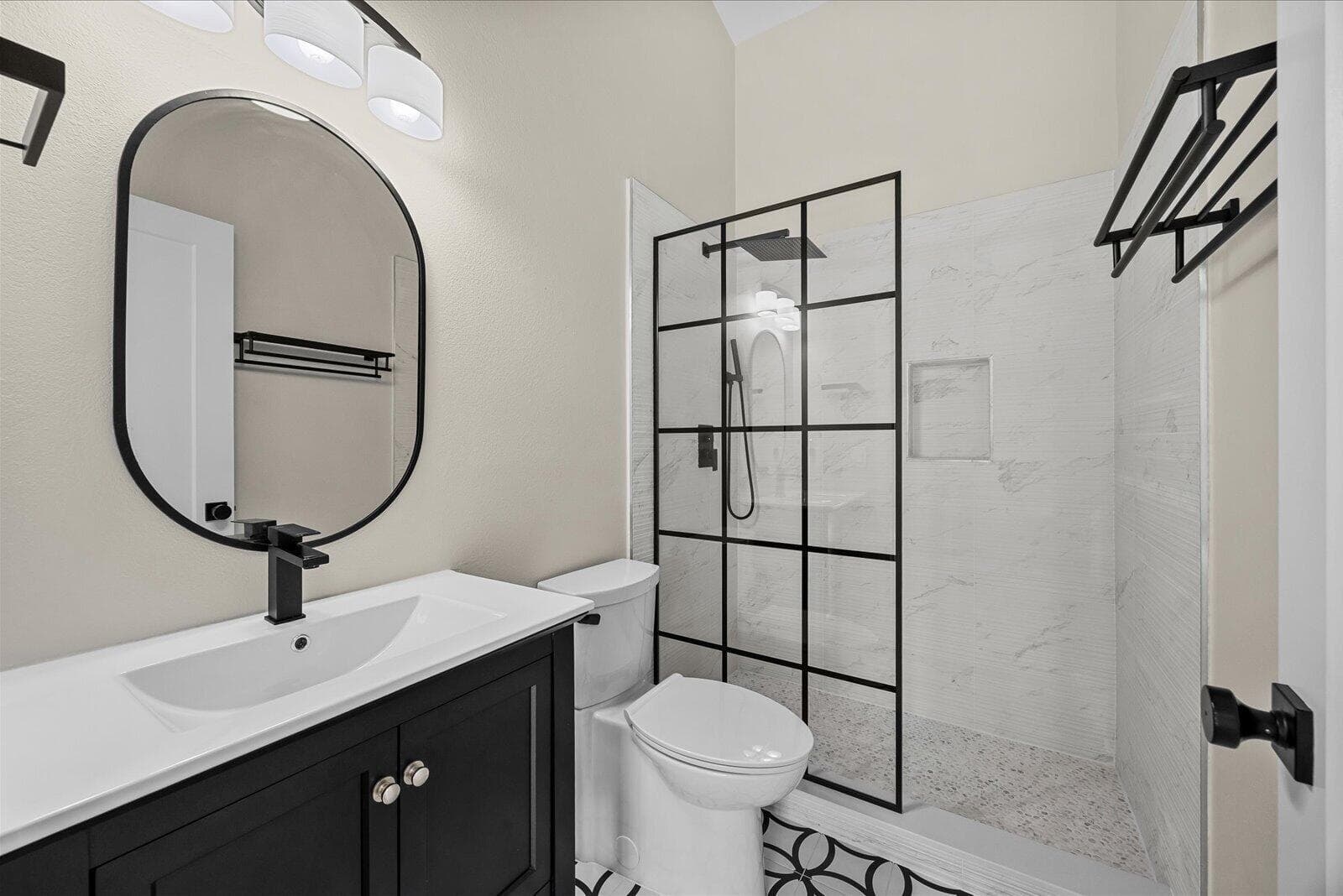 160 NE Twylite Terrace photo 22
