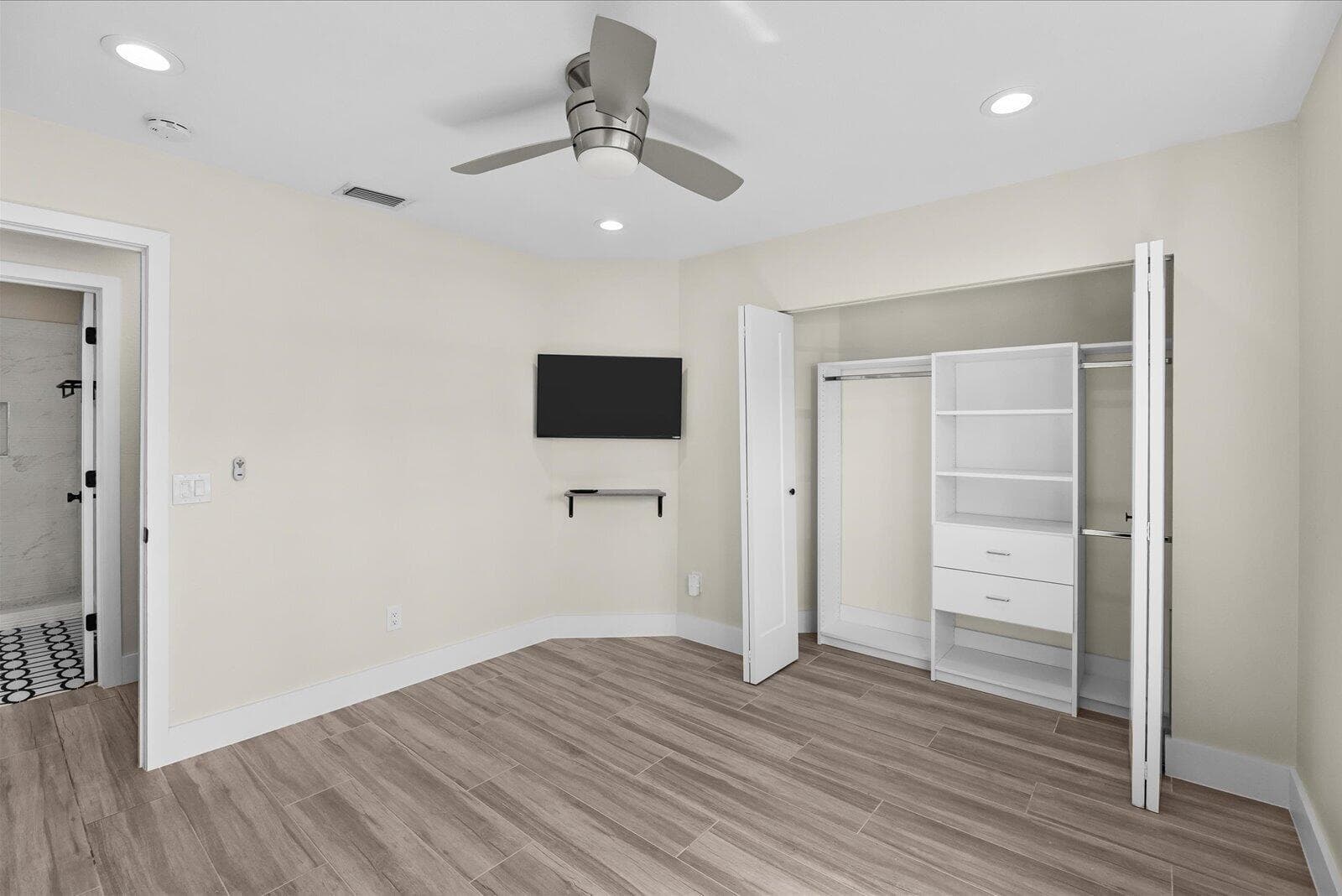 160 NE Twylite Terrace photo 21