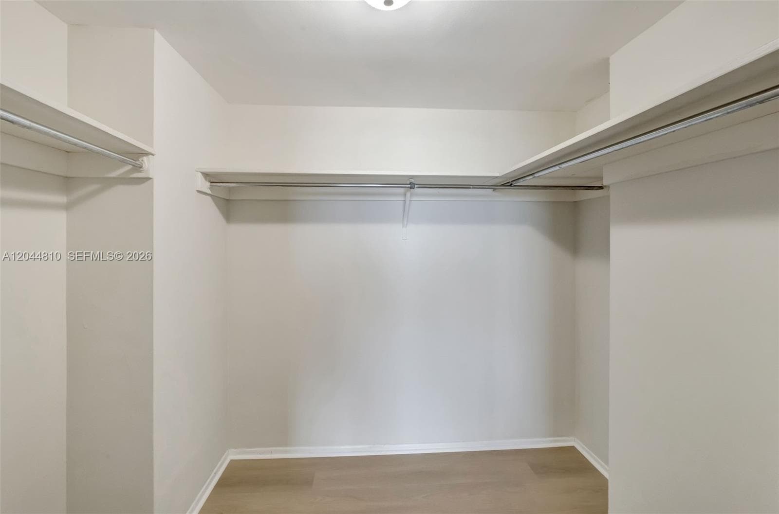 5401 Collins Ave 928 photo 16