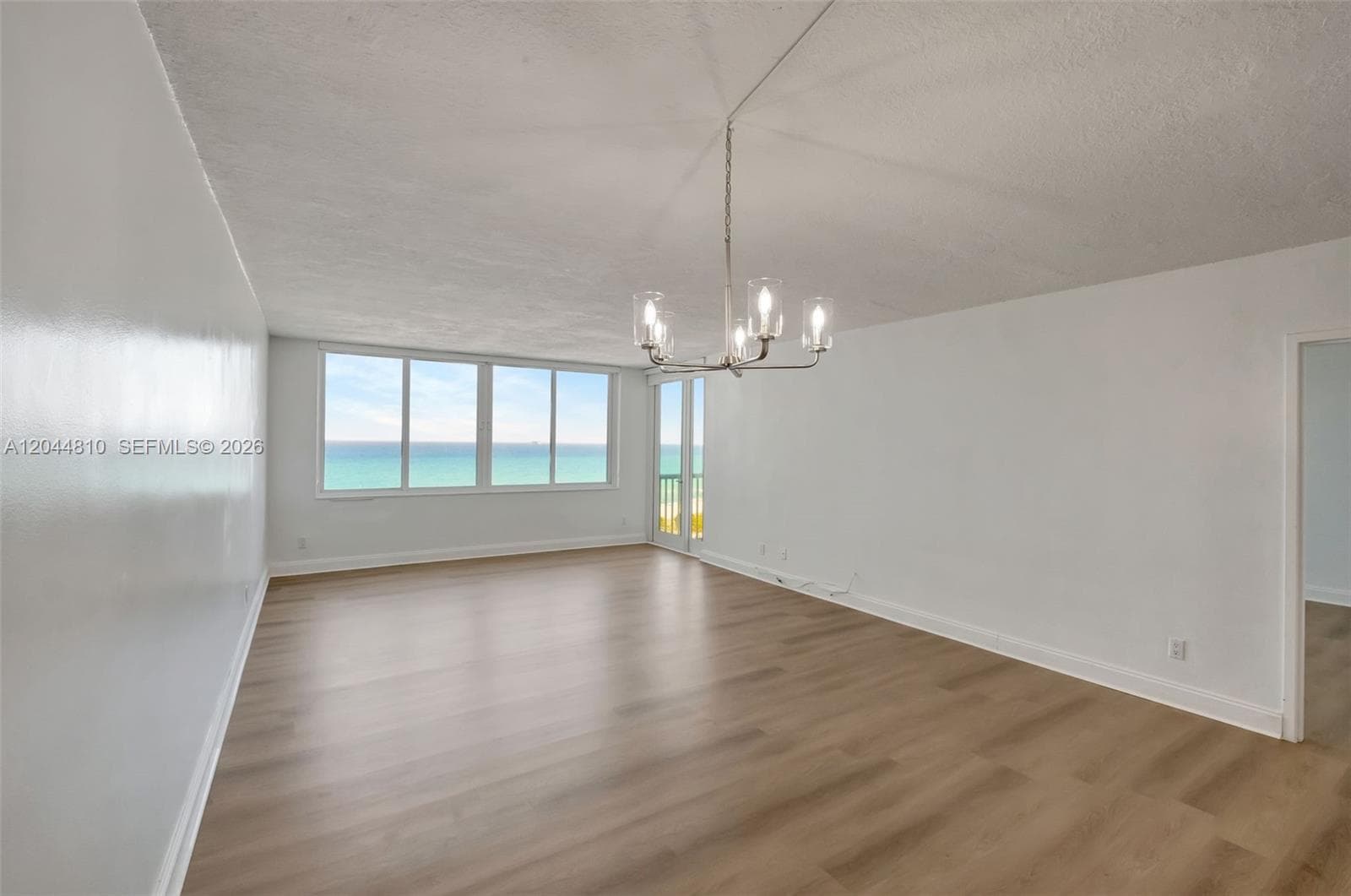 5401 Collins Ave 928 photo 3