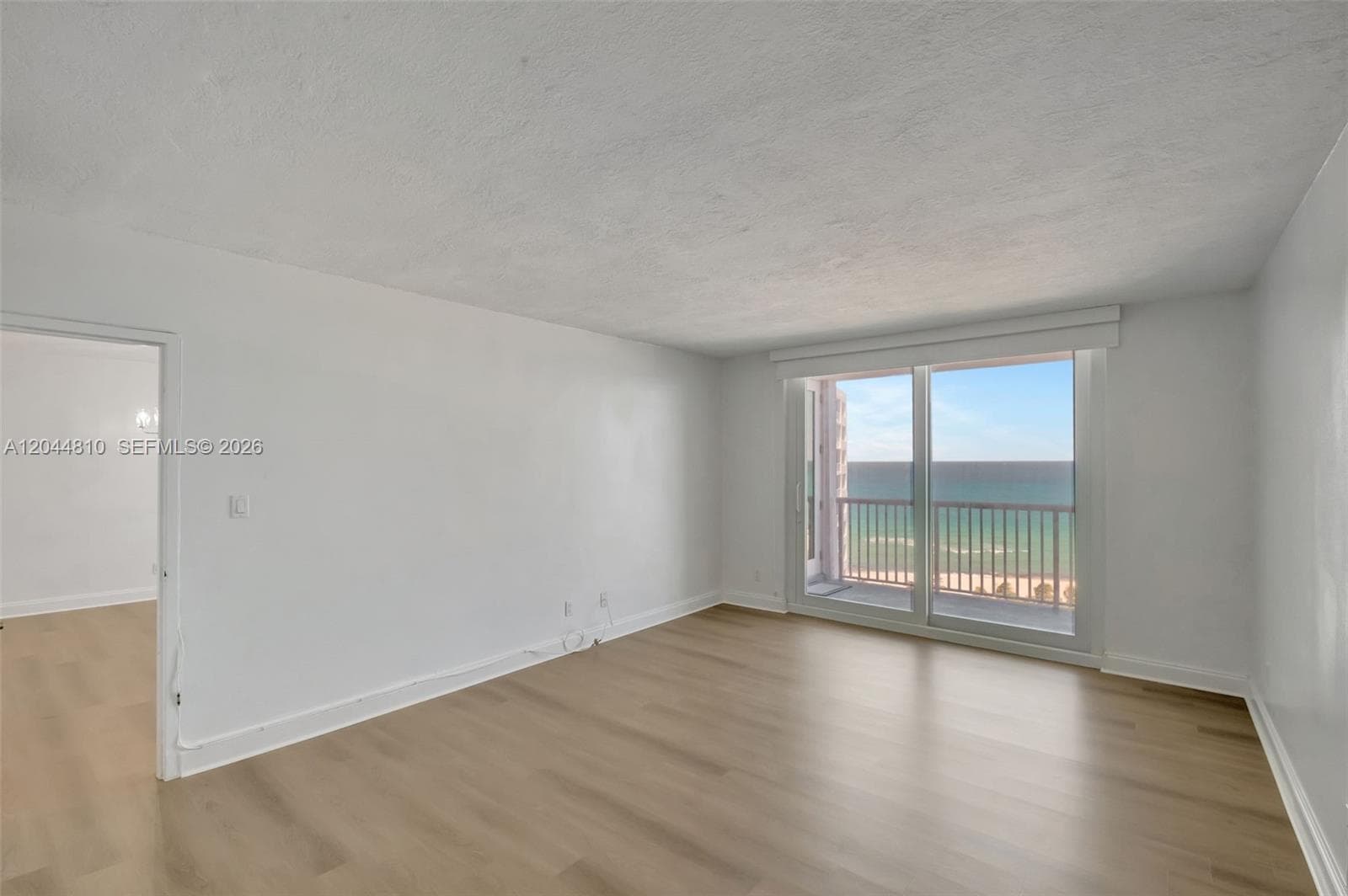 5401 Collins Ave 928 photo 9