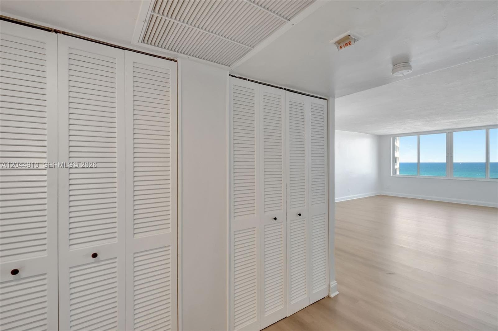 5401 Collins Ave 928 photo 18