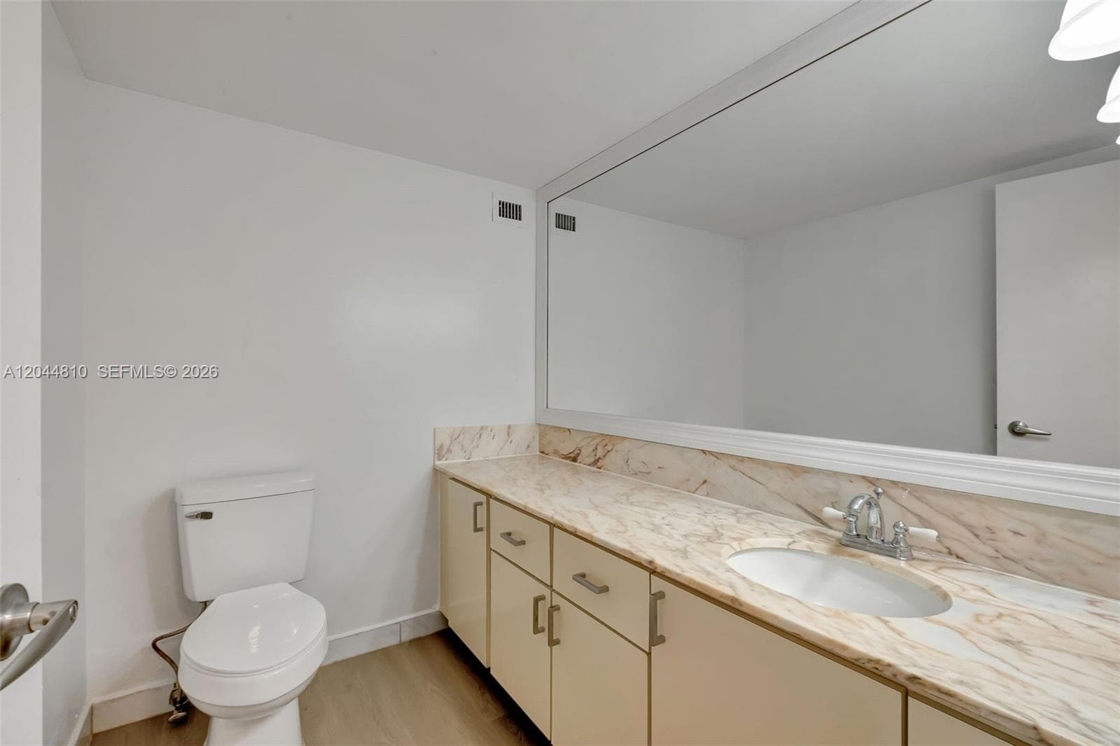 5401 Collins Ave 928 photo 15