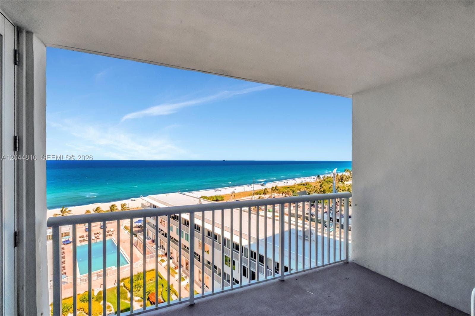 5401 Collins Ave 928 photo 11