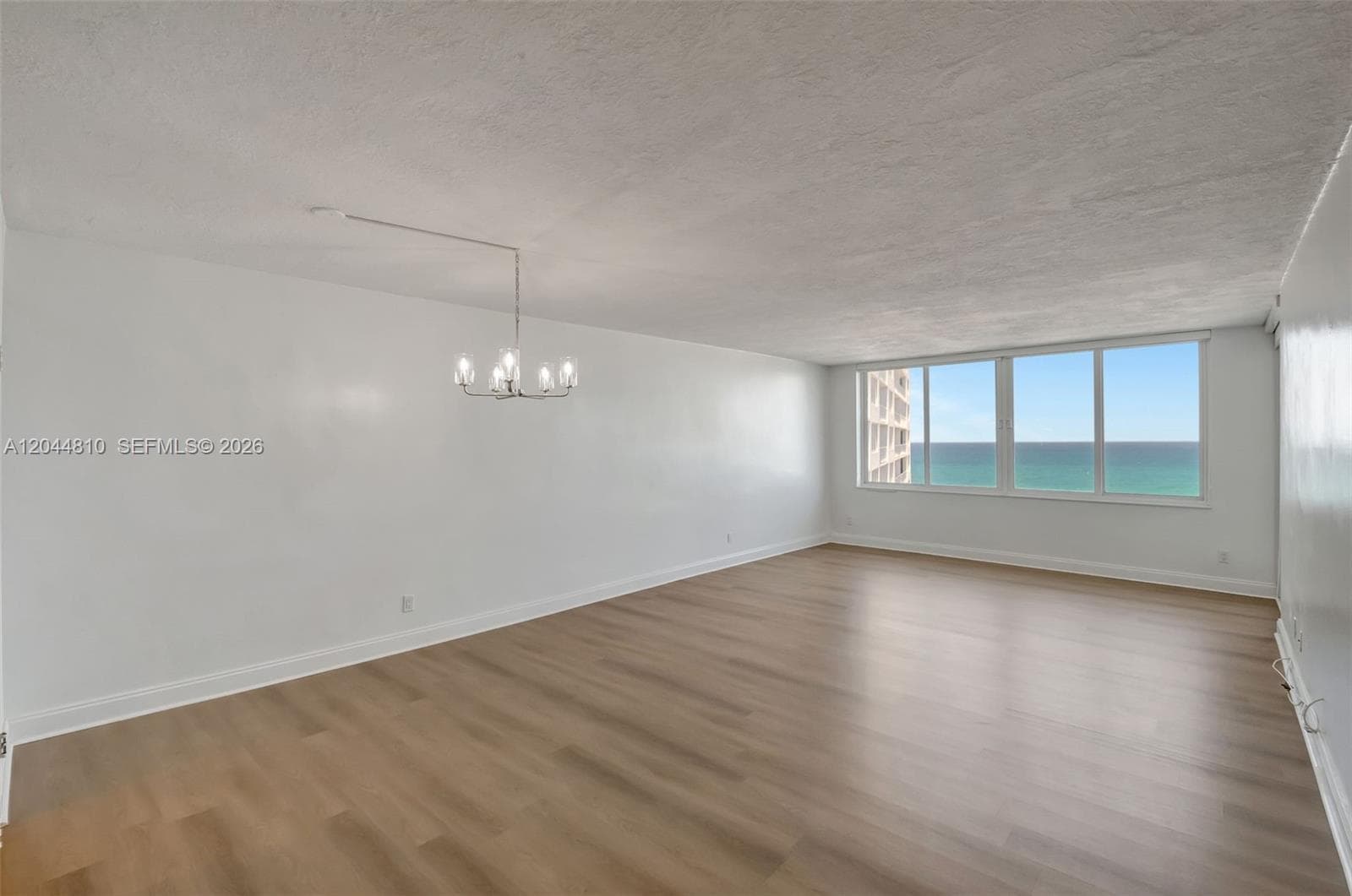 5401 Collins Ave 928 photo 4