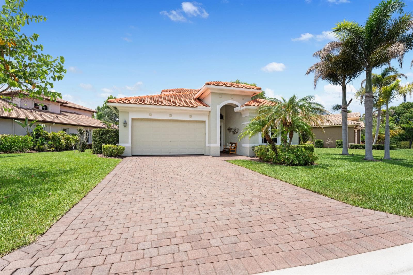 910 SW Palm Cove Drive photo 2
