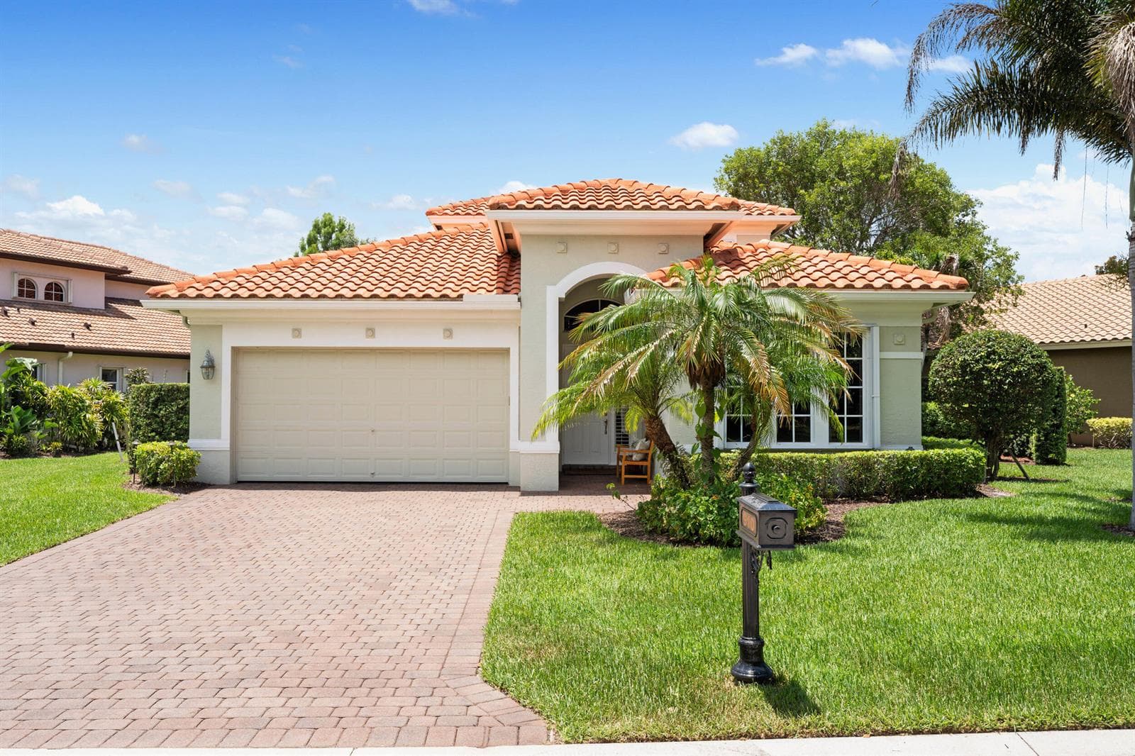 910 SW Palm Cove Drive photo 4