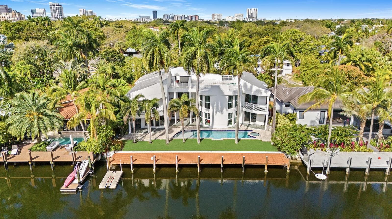 450 Victoria Terrace photo 1