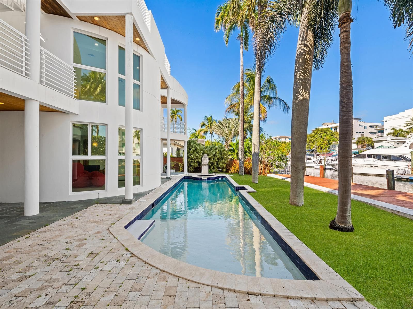 450 Victoria Terrace photo 4