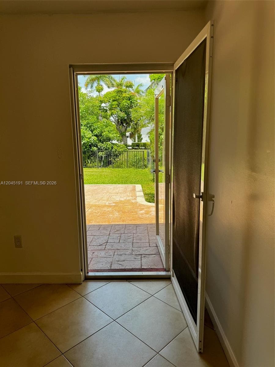 158 SW 96th Ct B photo 3