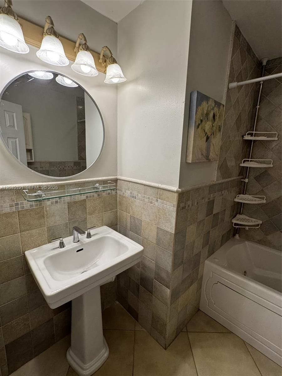 158 SW 96th Ct B photo 5
