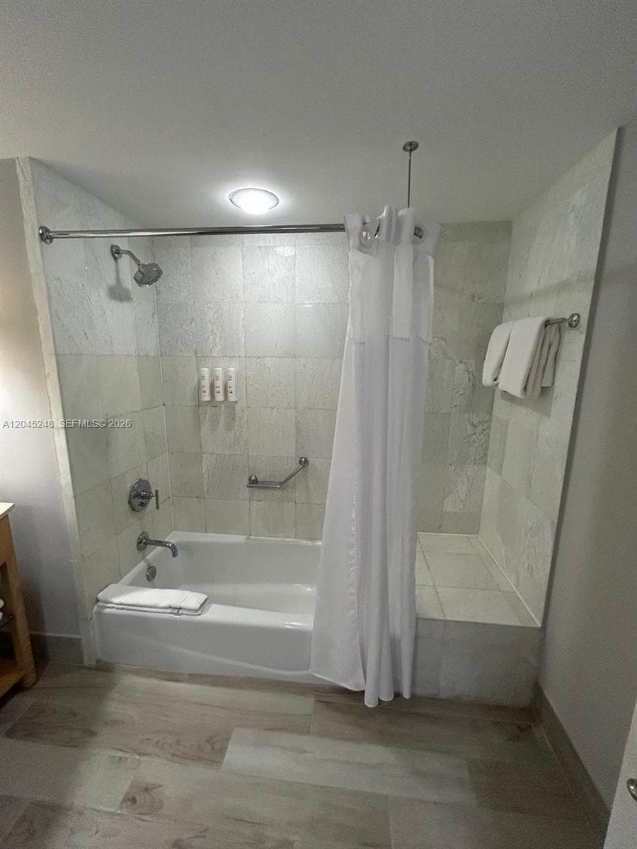 18683 Collins Ave 1706 photo 17