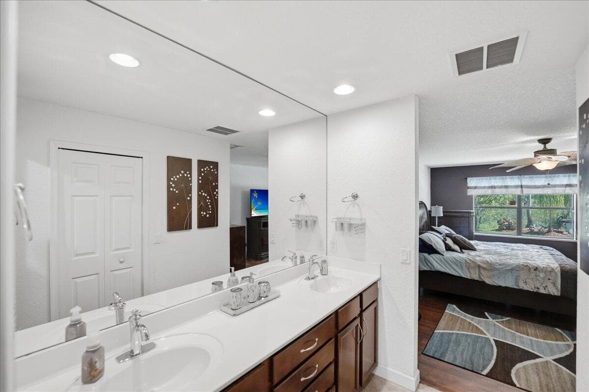 130 Mediterranean Boulevard N photo 17