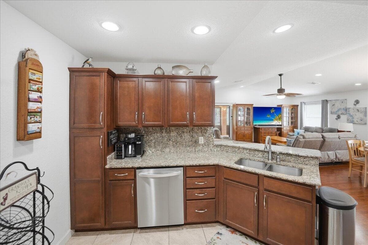 130 Mediterranean Boulevard N photo 7