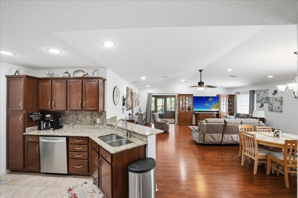 130 Mediterranean Boulevard N photo 4