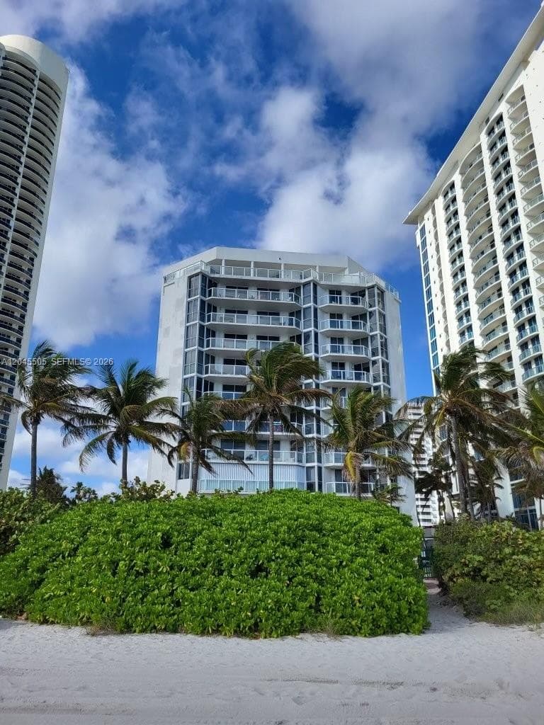 17275 Collins Ave 804 photo 19