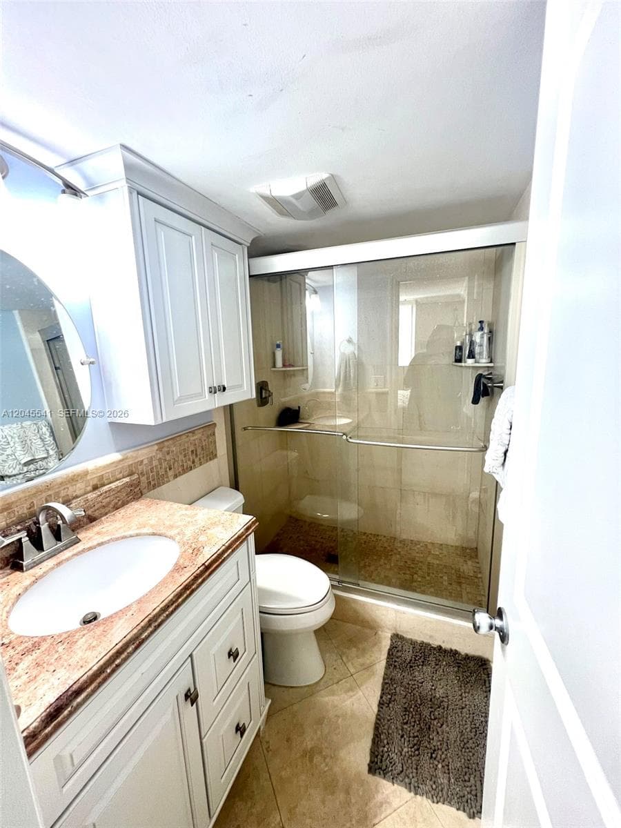 689 NE 6th Ct 1080 photo 8