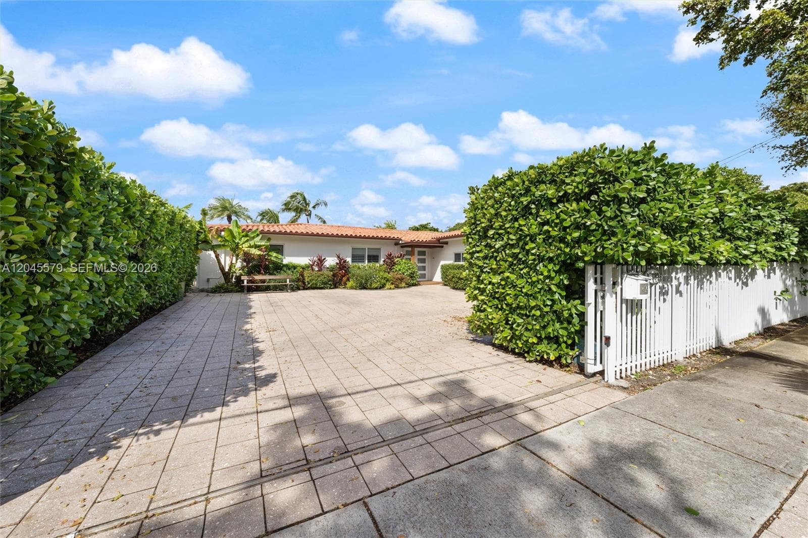 12944 Banyan Rd photo 1